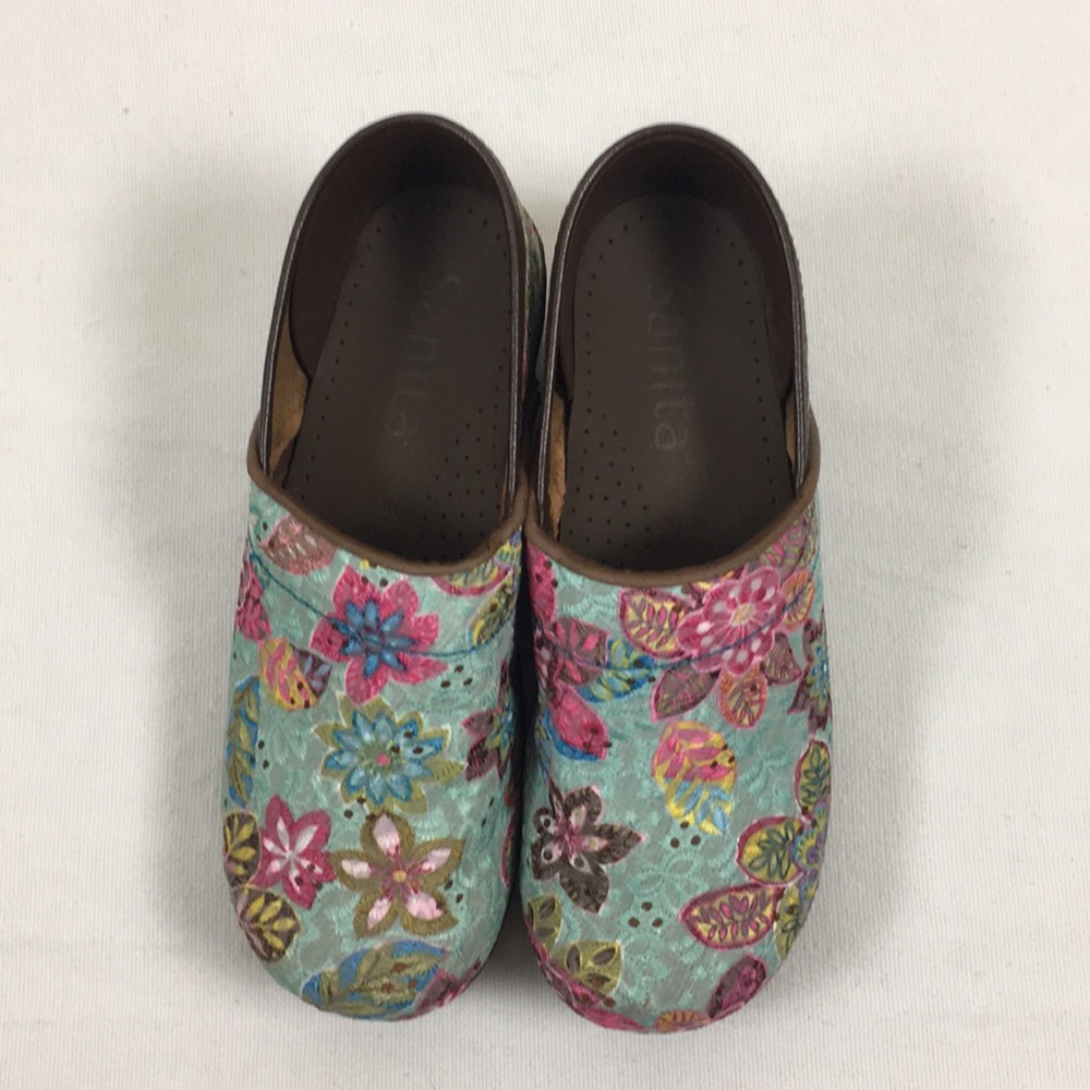Women Dansko shoes